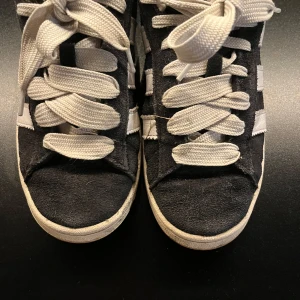 Svarta campus  - Säljer mina campus då jag inte har användning för dom då jag köpt nya skor