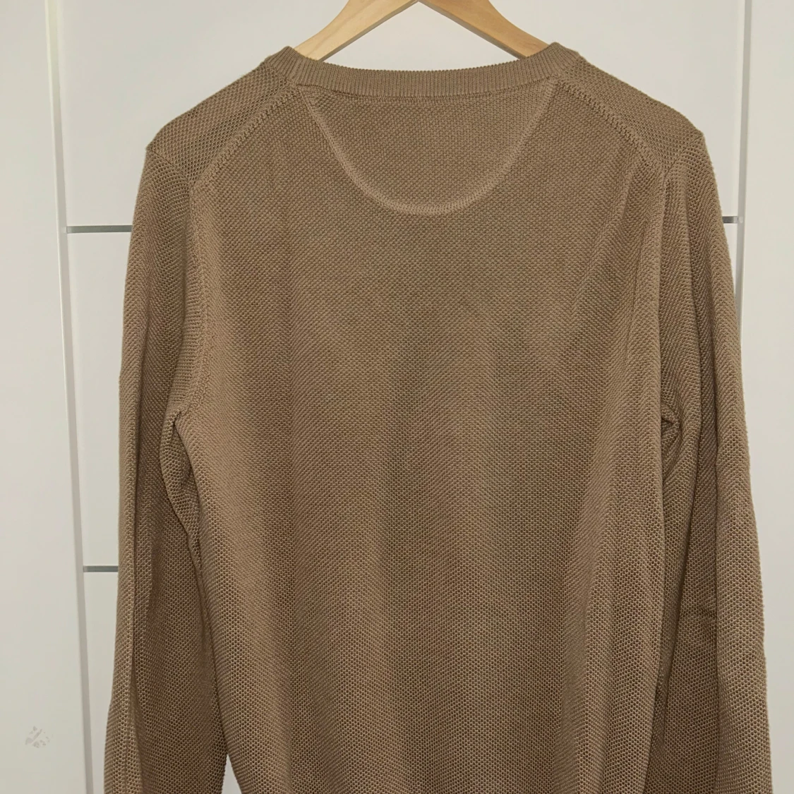 Beige stickad tröja från GANT - 1