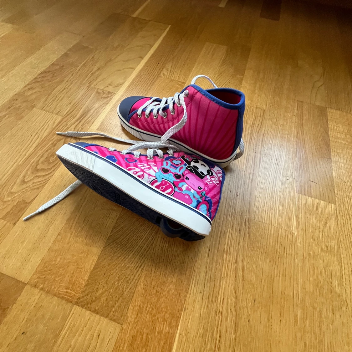 Heelys sneakers med hjul och mönster