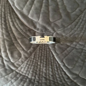 Svart silvrig armband för män  - Underbar svart silvrig armband med några repor som syns knappt.