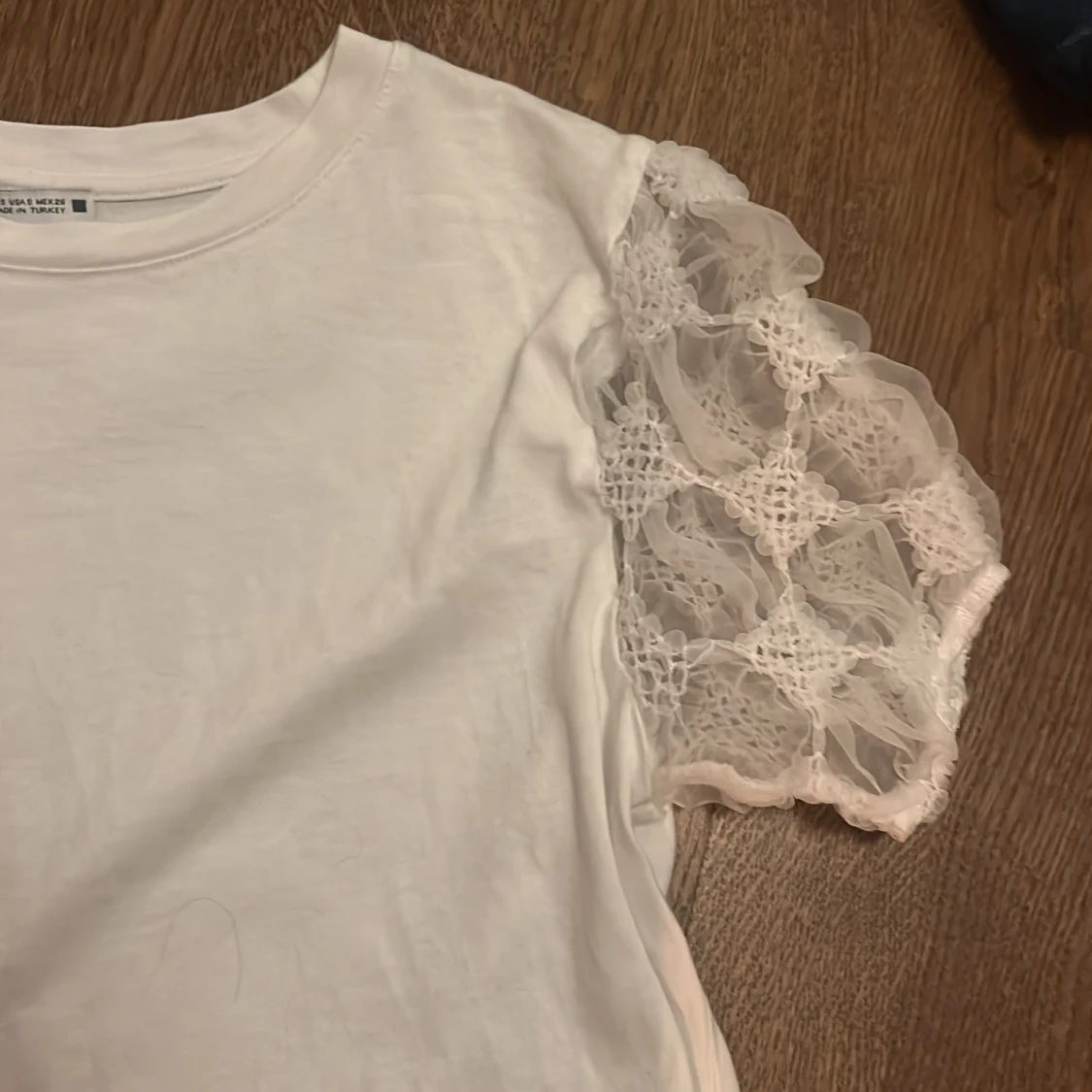 Vit topp med spetsärmar från Zara💕 - 1