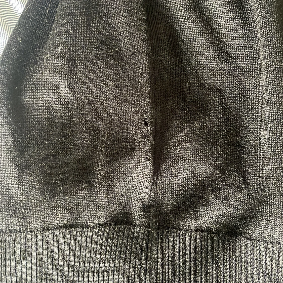 Svart v-ringad tröja från J.Lindeberg - 3