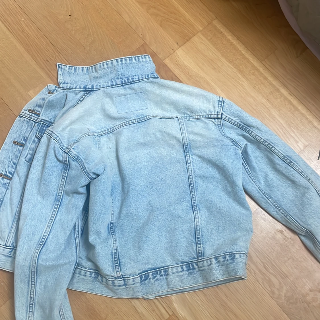 Ljusblå jeansjacka från A Denim - 2