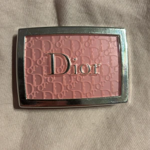 Dior blush  - Köpt från kicks, använd 10 gånger 