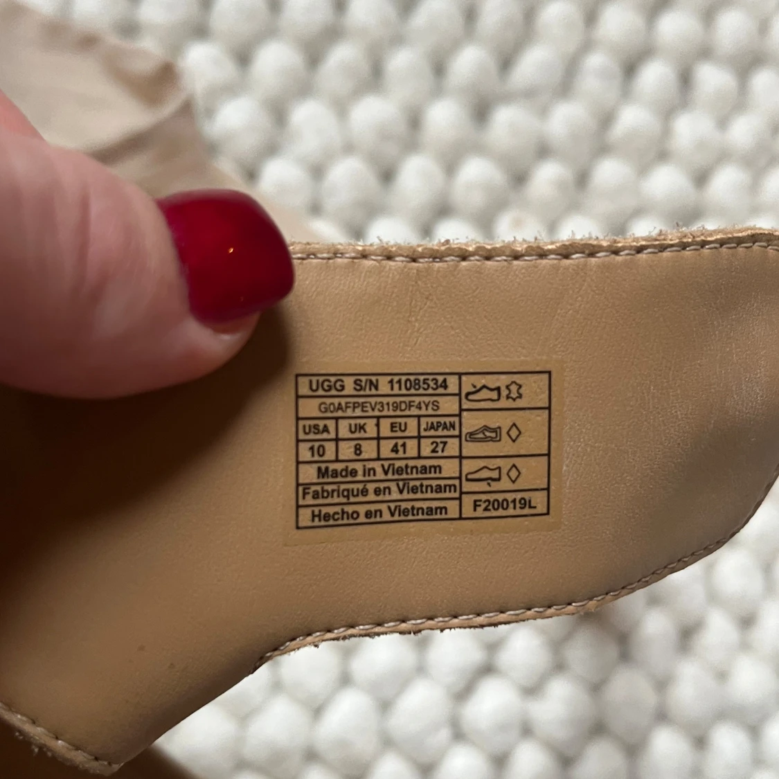 Beige kilklack sandaler från UGG med knytband - 3