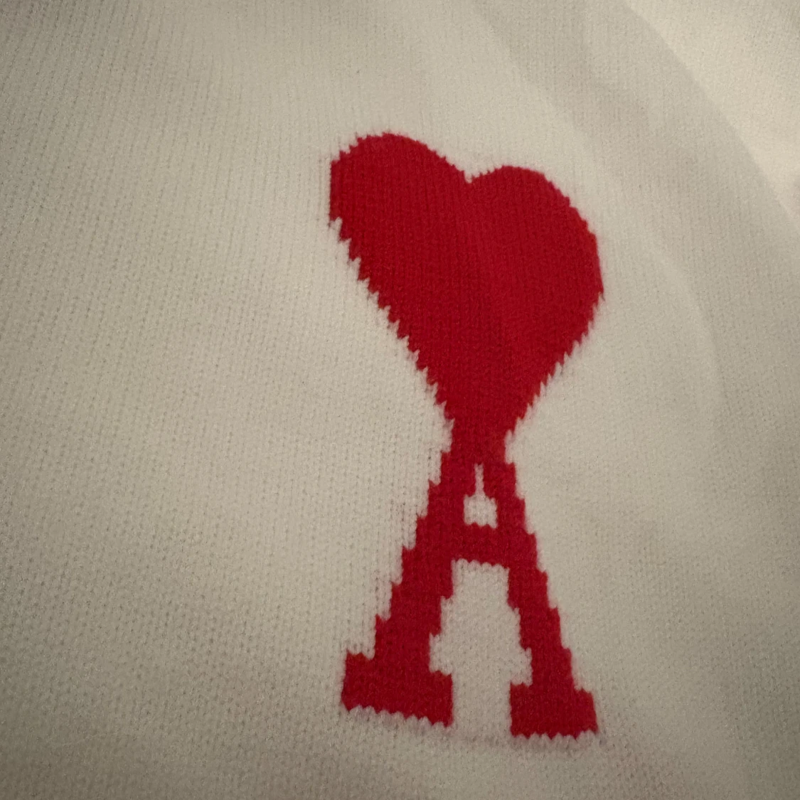 Vit stickad tröja från Ami Paris med rött hjärta - 3