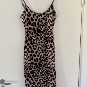 Klänning SHEIN  - Helt oanvänd🤍