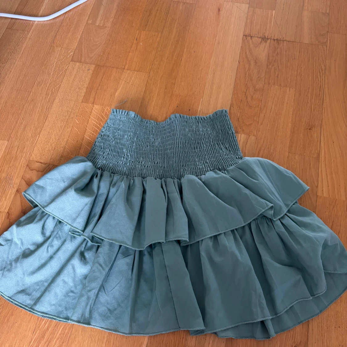 Grön volangkjol från Neo Noir - 2