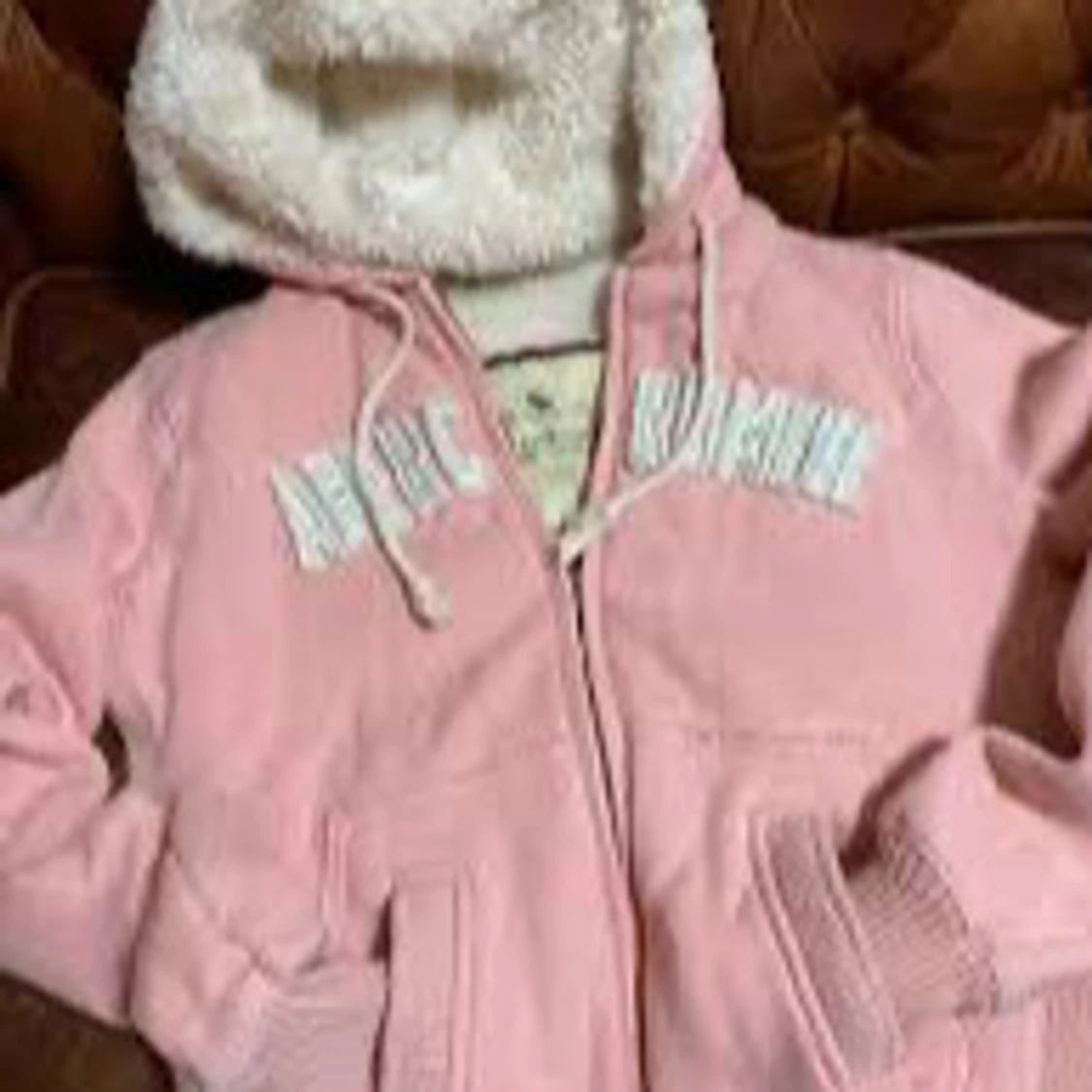 SÖKER!!! Rosa abercrombie fur-lined zip up - 3