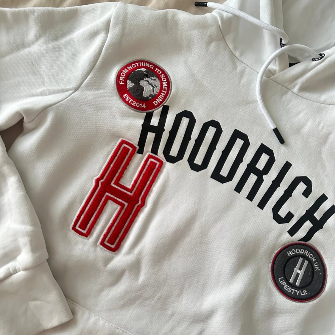 Vit hoodie från Hoodrich  - 1