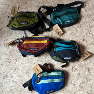 Färgglada magväskor från Patagonia - 300kr/st