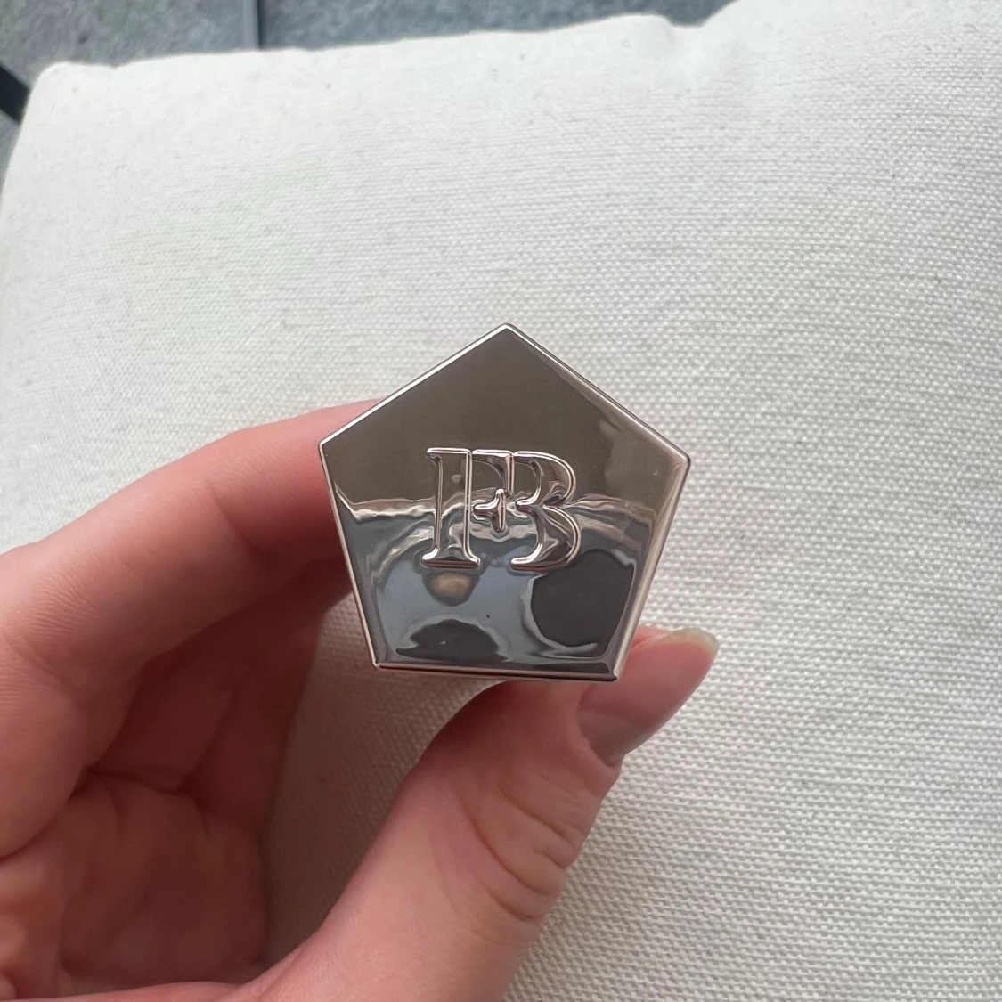 Fenty Beauty Gloss Bomb Universal Lip Luminizer Riri - 1