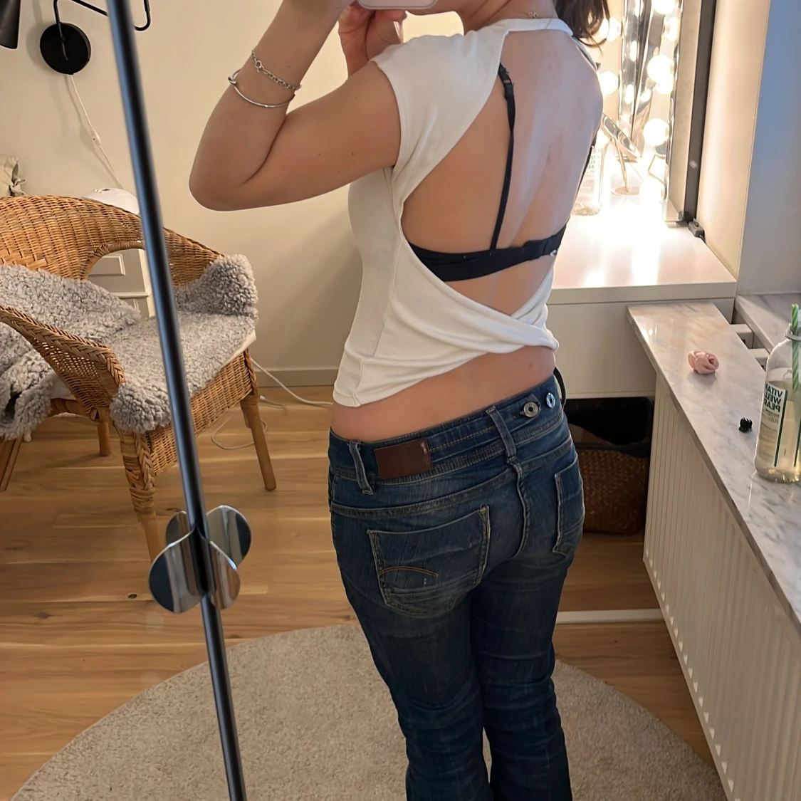 Vit t-shirt med öppen rygg - 1