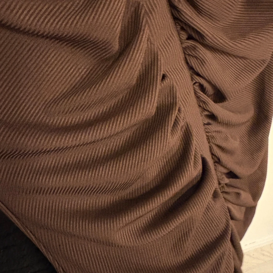 Brun ribbad långärmad klänning från SHEIN - 1