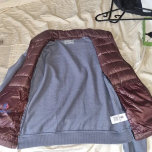 Cardigan - Moncler cardigan gjord från mitt fina Hood från mig är I fint skick märket obrodrrat, stolek s-xs tjejer