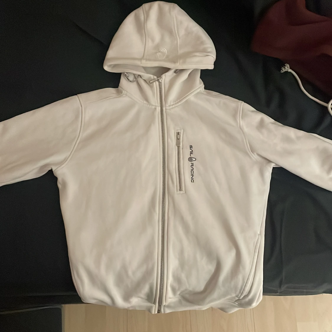 Vit hoodie från Sail Racing - 1