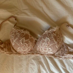 intimissimi bh - jättefin intimissimi bh som tyvärr är för liten, använd ca 2gånger 💕 priset går att pruta 