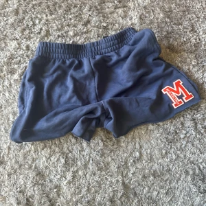 Sportiga shorts - Shorts från h&m i storlek xs. använd ”köp nu”. 12/6-2025