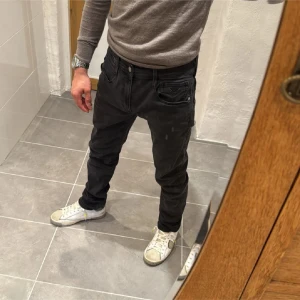 Replay jeans  - Ett par snygga jeans från Replay i storlek W34 L32 i modellen Anbbas 