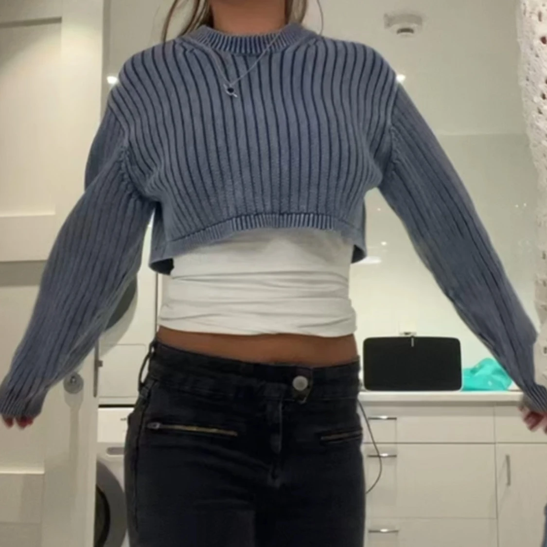 Blå croppad stickad tröja Weekday