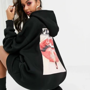 Missguided hoodie playboy - Oversized hoodie från missguided. Supermjuk med coolt tryck på ryggen. 