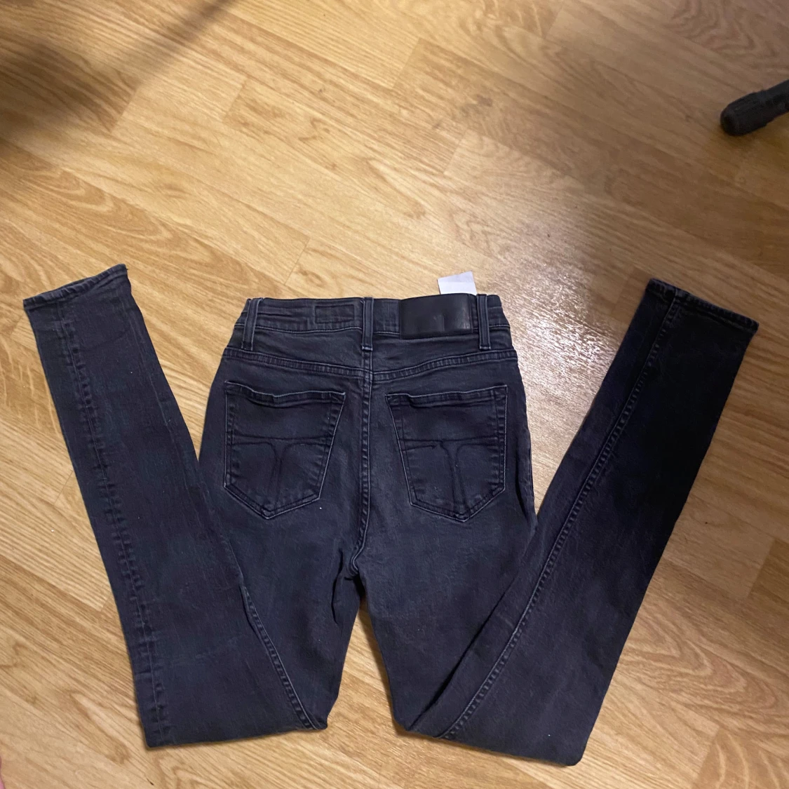 Svarta slim jeans från tiger of Sweden  - 2