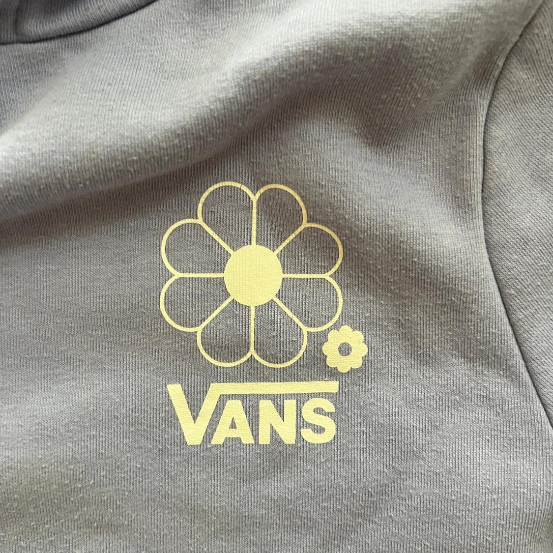 Ljuslila hoodie från Vans med blommor - 2
