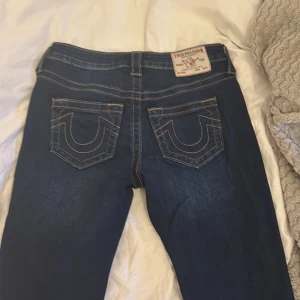 True religion jeans - Helt nya true religion jeans som bara saknar prislapp! Super snygga Stockholm stil som trendar just nu!❤️