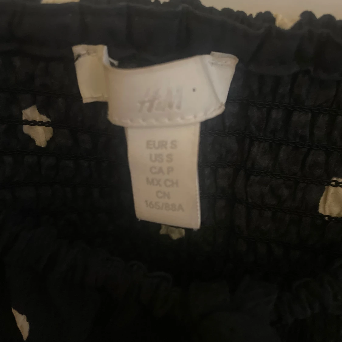 Svart prickig blus från H&M - 2