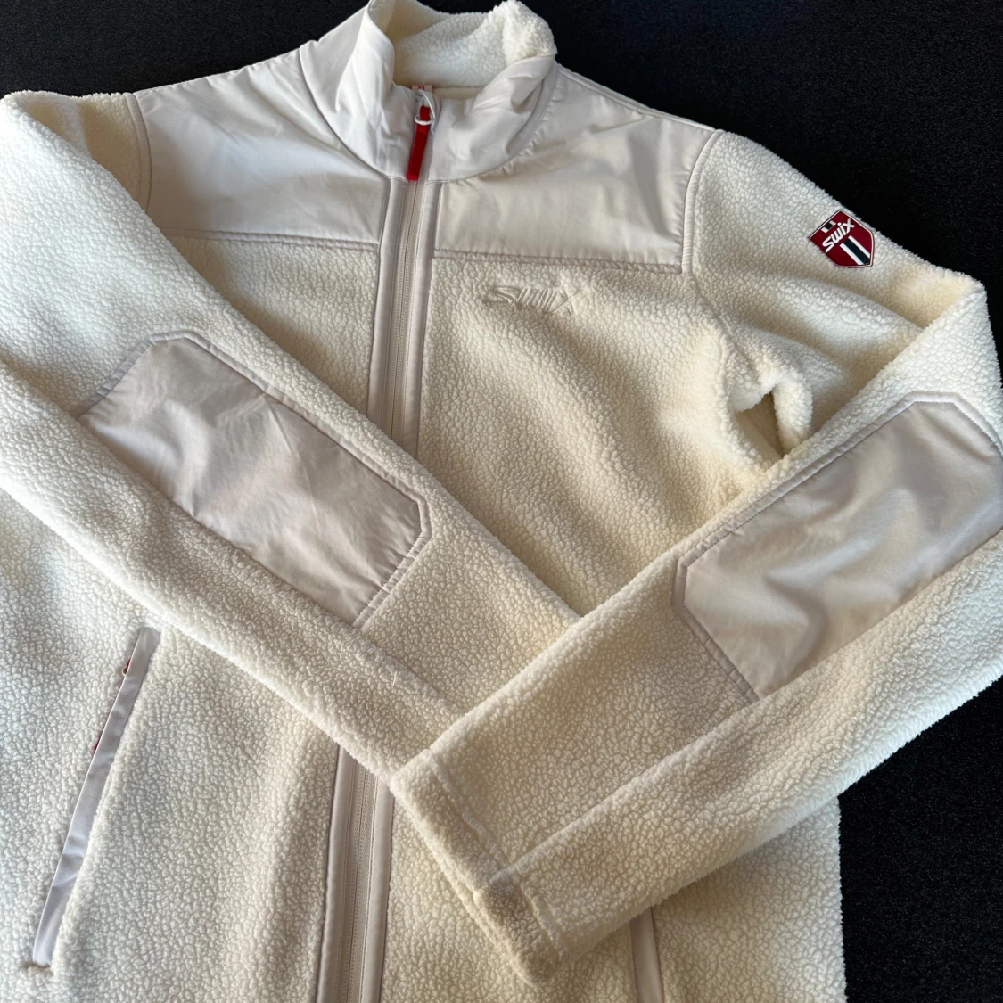 Vit teddyjacka från Swix  - 1