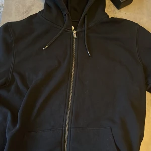 Jack jones tröja - En tröja ifrån jack jones storlek m, skicket är okej använd några gånger men inga skador 