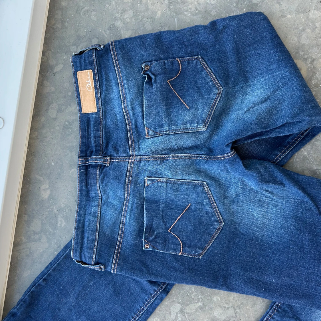 Blå bootcut jeans - 2