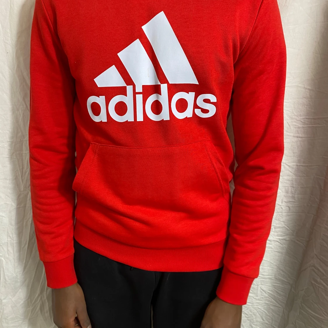 Röd Adidas hoodie med vit logga