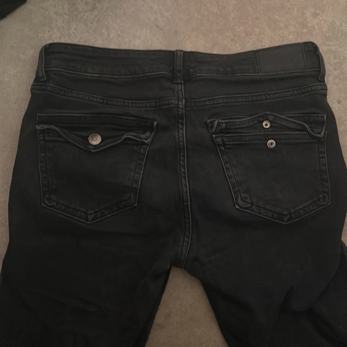 Svarta jeansbyxor från 157 - 2