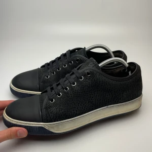 Lanvin skor  - Hej! Säljer nu dessa svin feta lanvin skor. Skorna är i mycket fint skick! Har begränsat antal boxar och dustbag. Hör av dig vid frågor