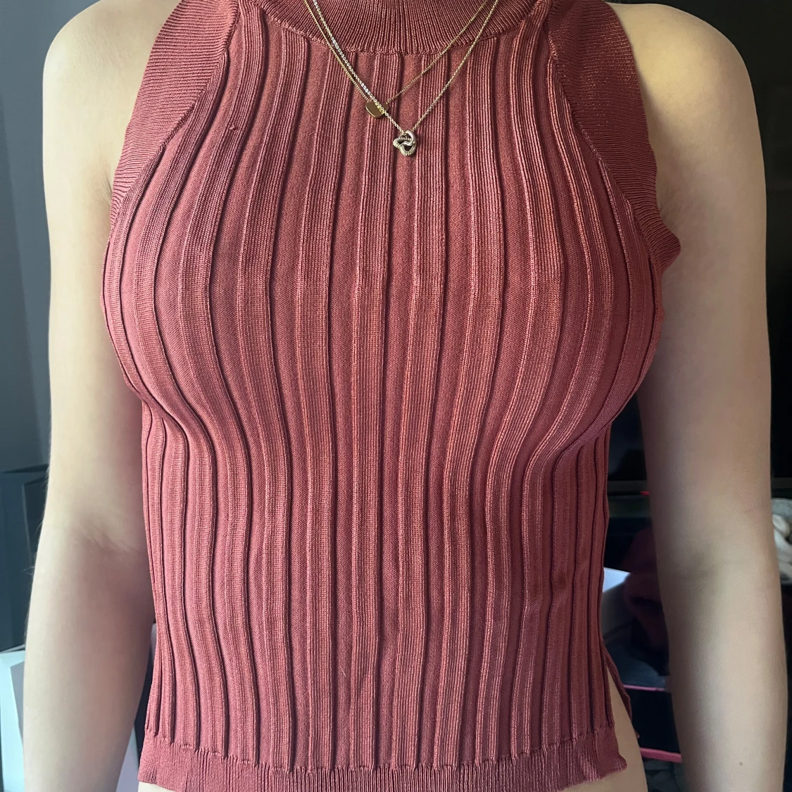 Rostfärgad ribbad croppad linnetopp - 1