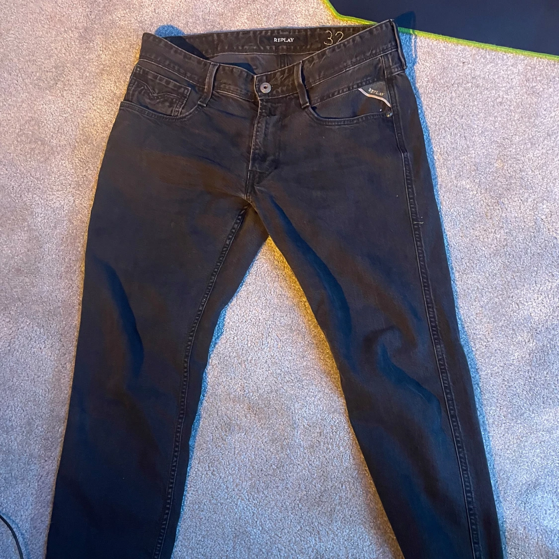 Replay Anbass jeans i svart denim - 1