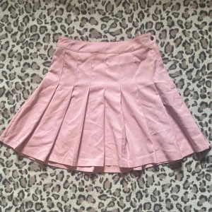 Rosa kjol från H&M  - Jättesöt rosa kjol från hm 💞