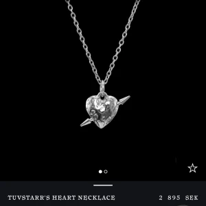 Halsband med hjärthänge i silver - Köpte detta superfina halsbandet från MariaNilsdotter för ca 1 vecka sedan. Jag är dock osäker på om jag vill ha kvar det och tänkte kolla intresset på halsbandet, hör av er!