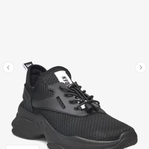 Steve Madden skor  - Säljer dessa de är i mycket bra skick stl 38 vill bli av med dem så lämna pris förslag .