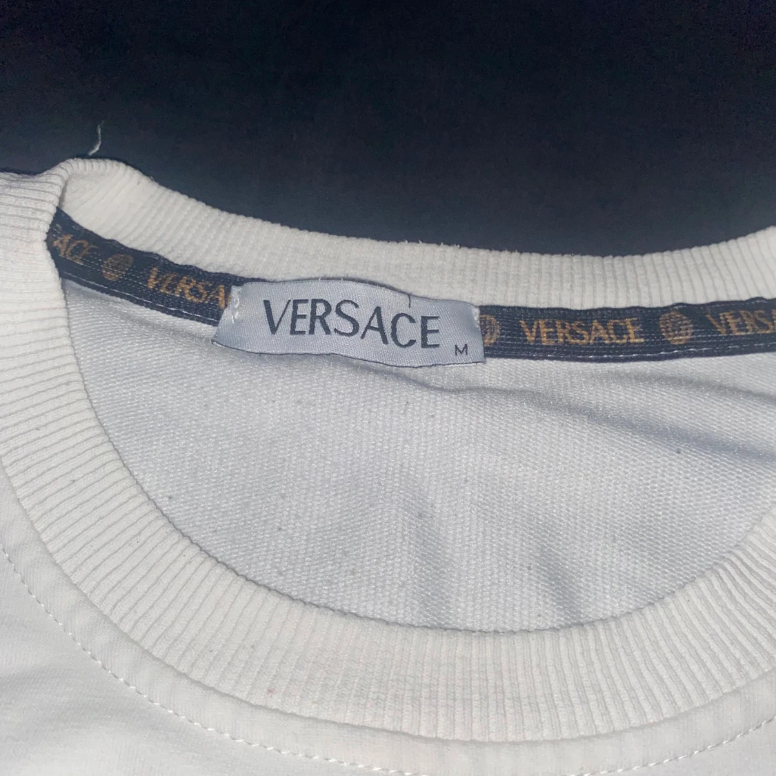 Vit Sweatshirt. Pris kan diskuteras - 1