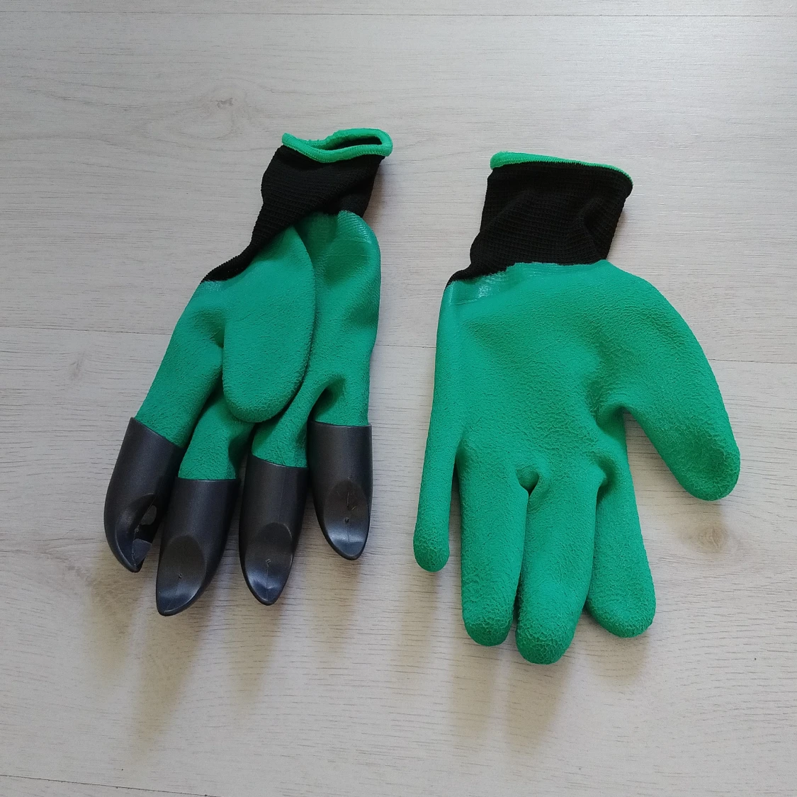 Gröna trädgårdshandskar med klor
