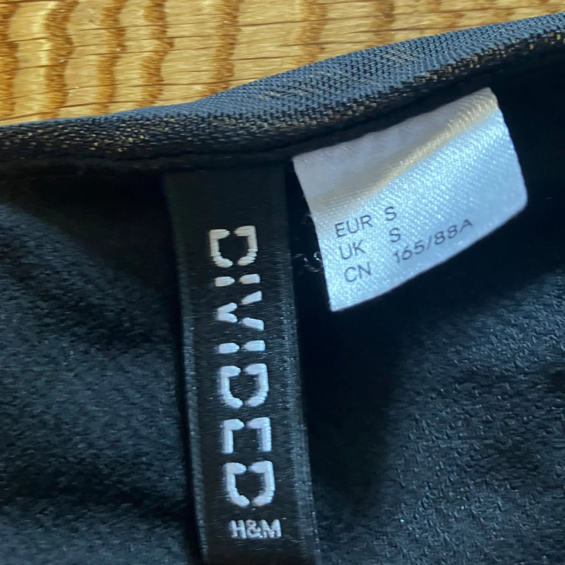 Svart croppad topp från H&M Divided - 3