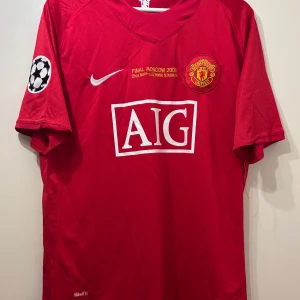 Manchester United - Ronaldo tröja - Cristiano Ronaldo, Manchester United - matchtröja från CL finalen 2008. Storlek L, med CL patch och aldrig använd. Skriv till mig vid frågor/funderingar!