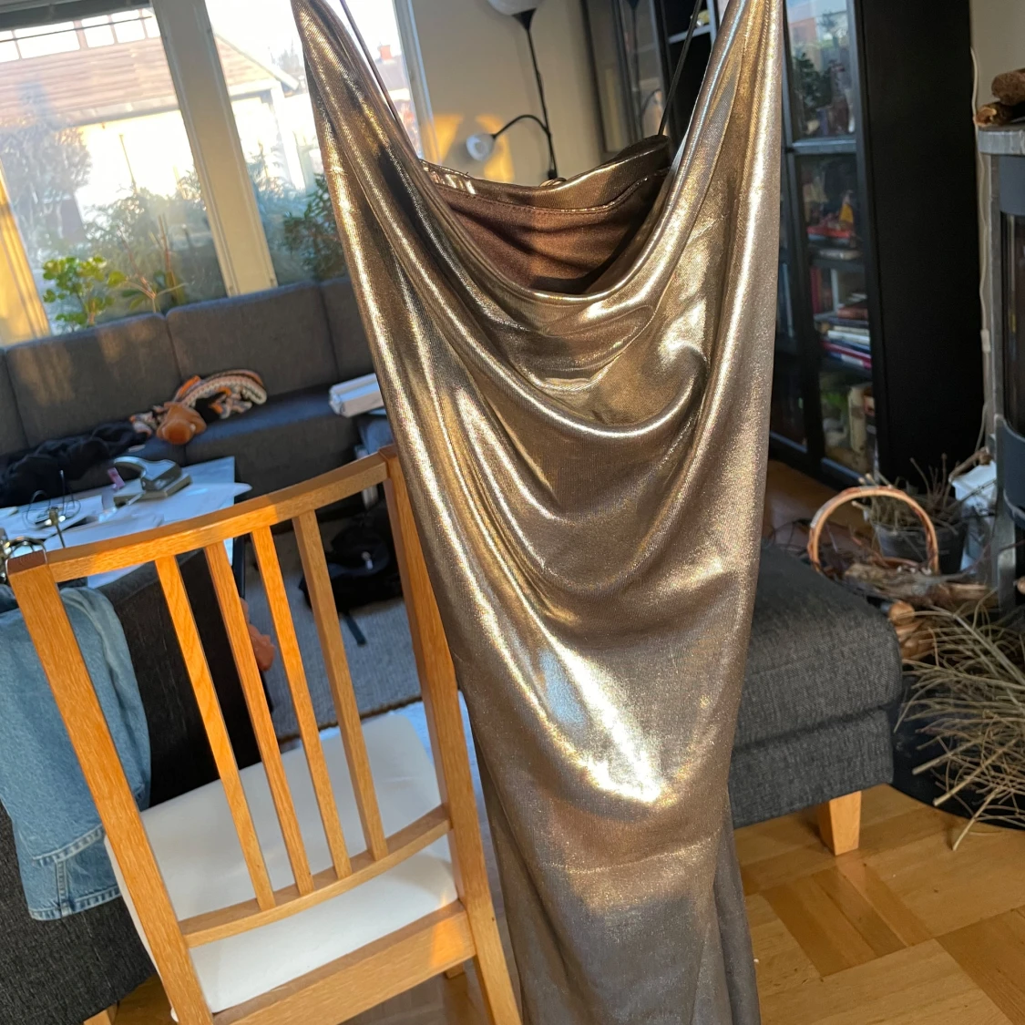 Silverfärgad klänning från Bik Bok - 2