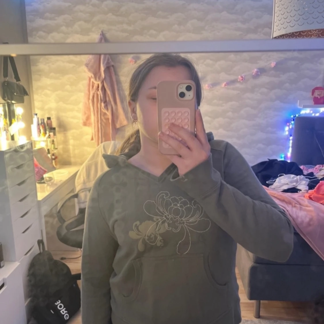 Grön hoodie med blommönster