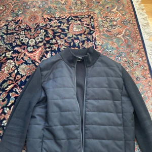 Massimo dutti cardigan - Massimo dutti cardigan  Grym cardigan från massimo dutti  Size - L passar även M