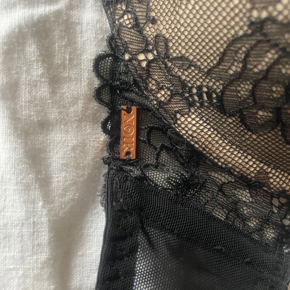 Svart spets-bh från Hunkemöller Noir - 1