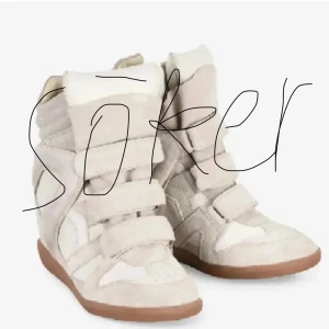 SÖKER!! isabel marant skor i vit beige - Jag söker dem här skorna från Isabel marant i beige/vit typ och pris kan diskuteras söker i storlek 35/36/37