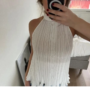 Vit topp - Superfin! Endast använd 1 gång ☺️ hör av dig innan du köper då jag också säljer på Vinted! 